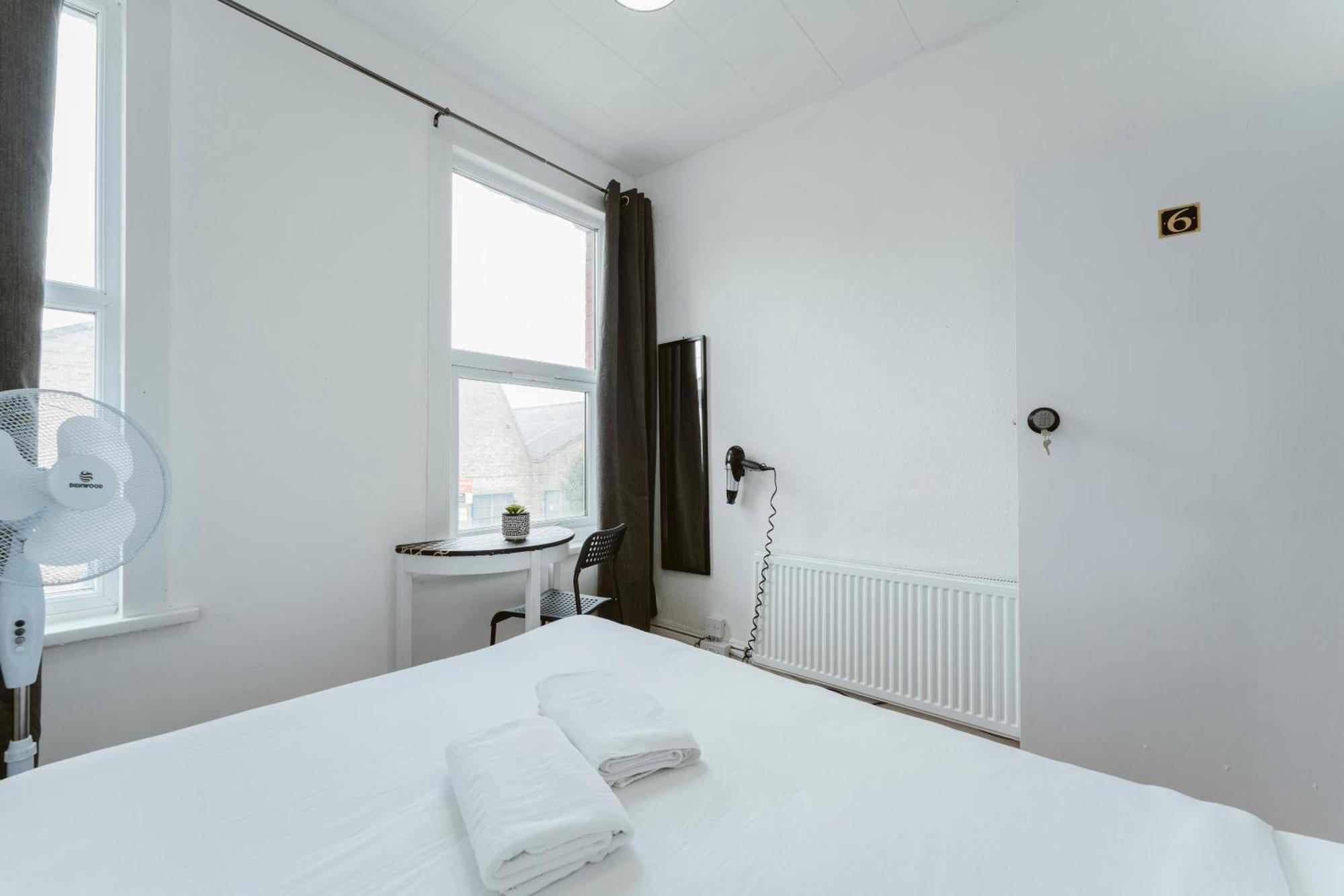 Manor House Great Rooms To Stay 런던 외부 사진