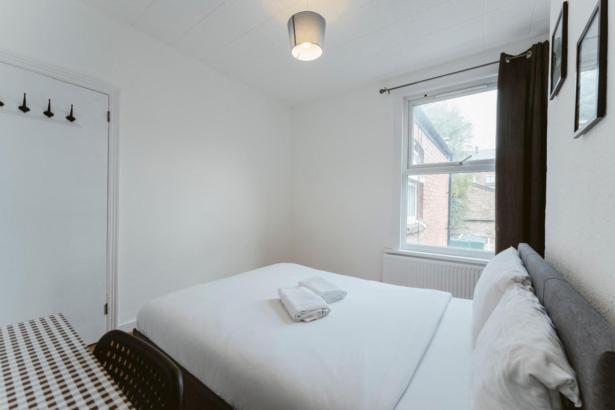 Manor House Great Rooms To Stay 런던 외부 사진