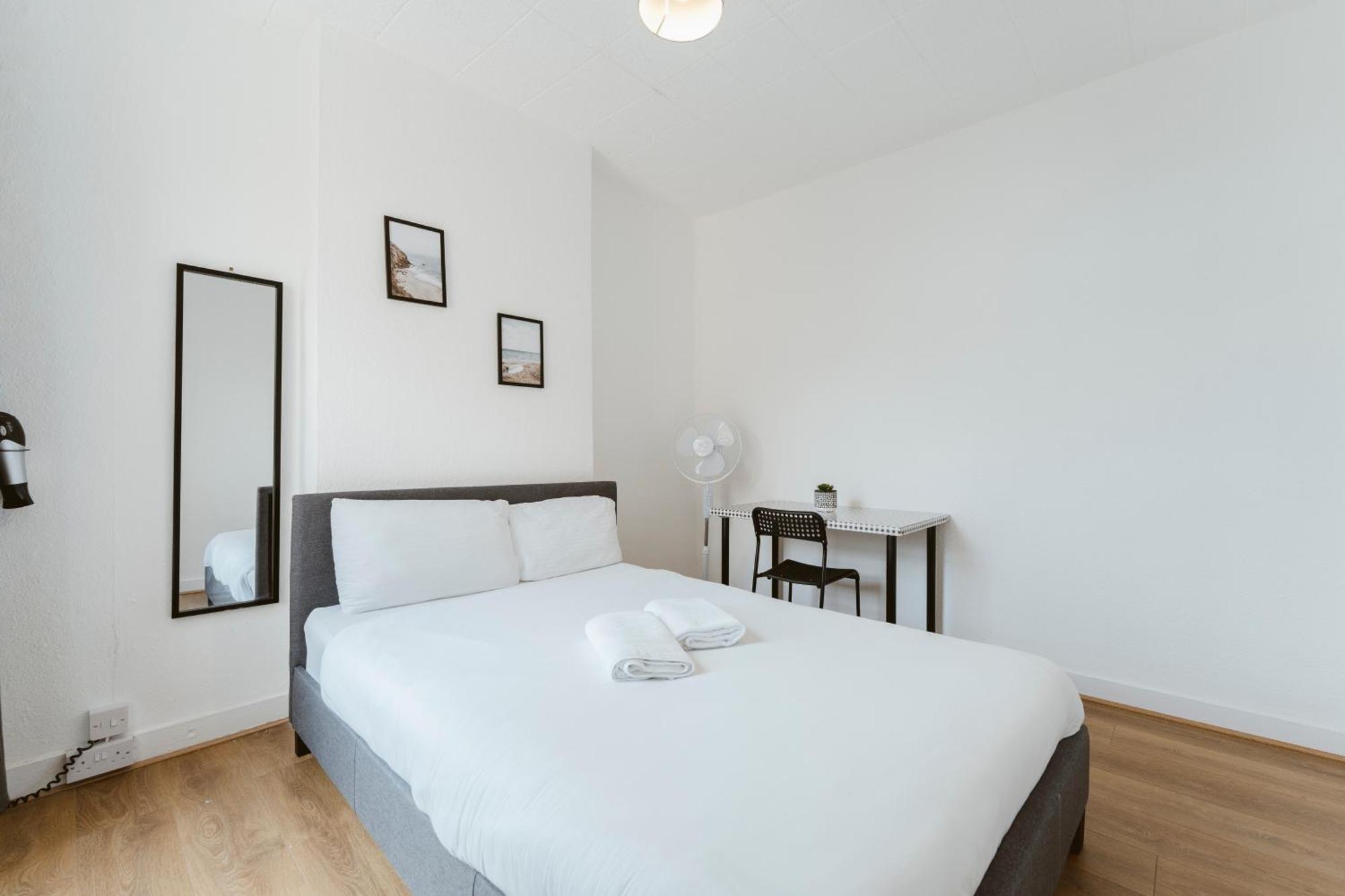 Manor House Great Rooms To Stay 런던 외부 사진