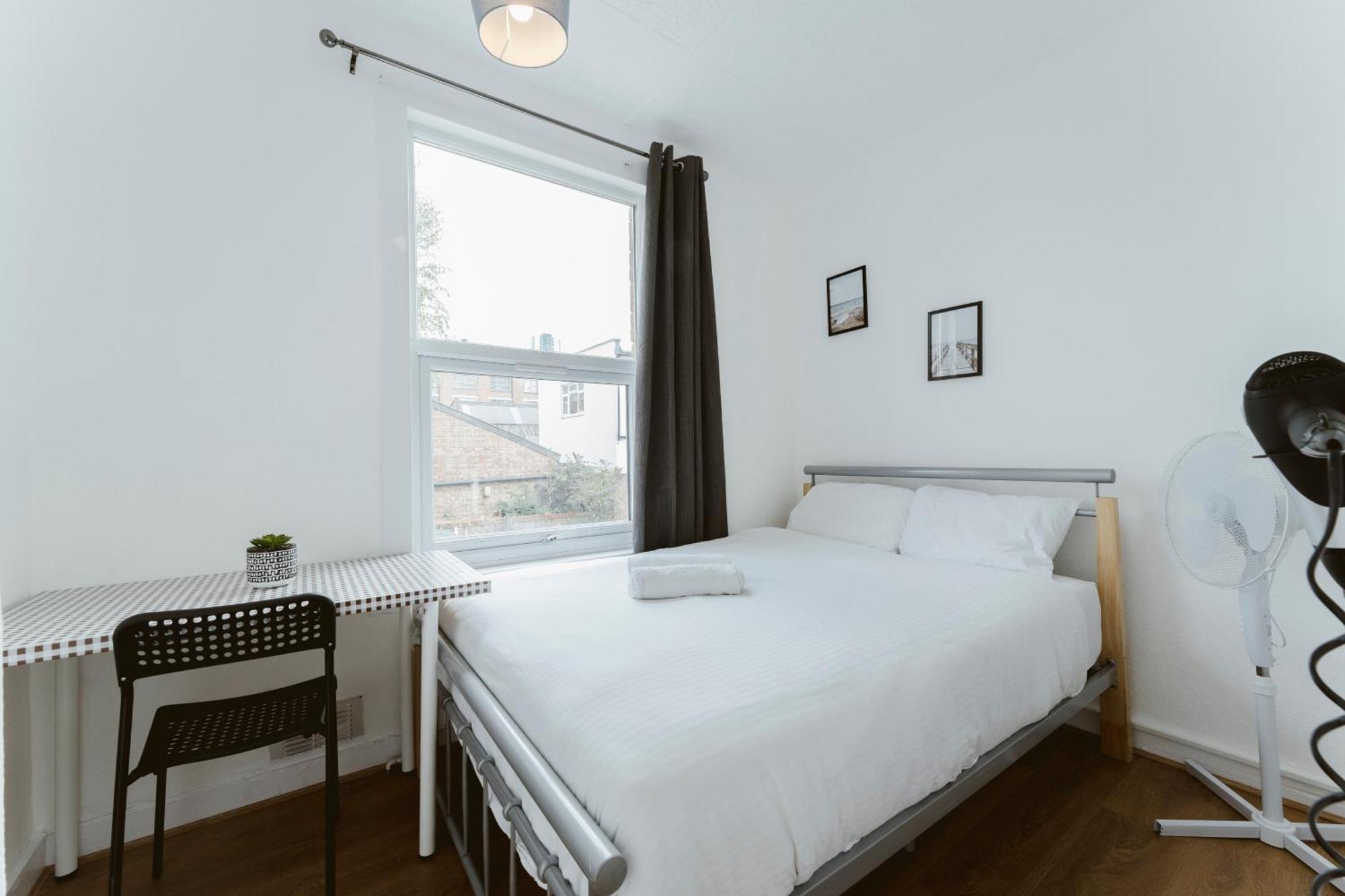 Manor House Great Rooms To Stay 런던 외부 사진