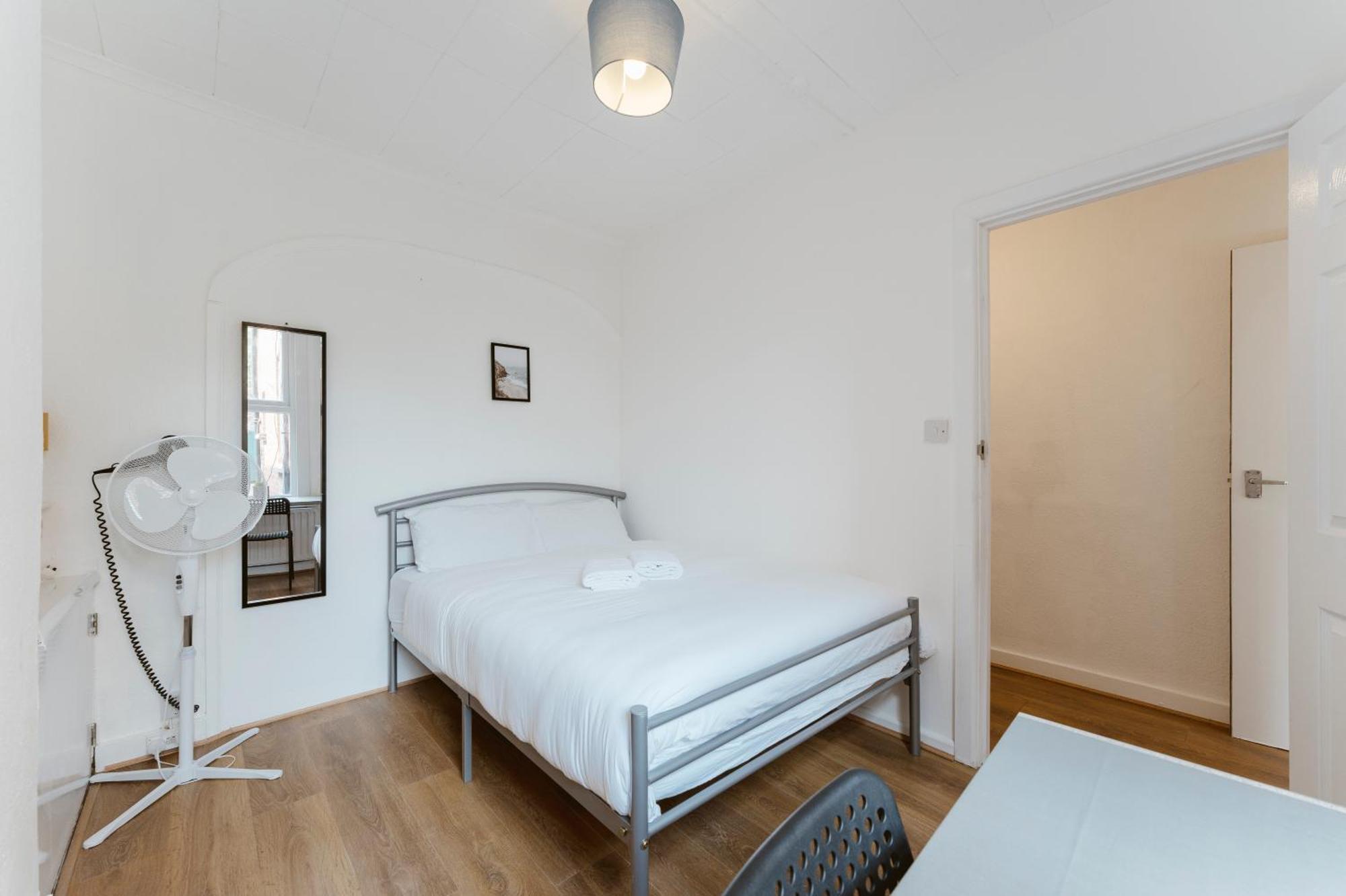 Manor House Great Rooms To Stay 런던 외부 사진