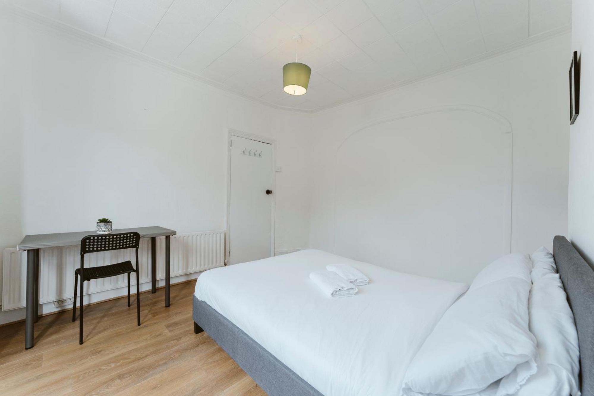 Manor House Great Rooms To Stay 런던 외부 사진