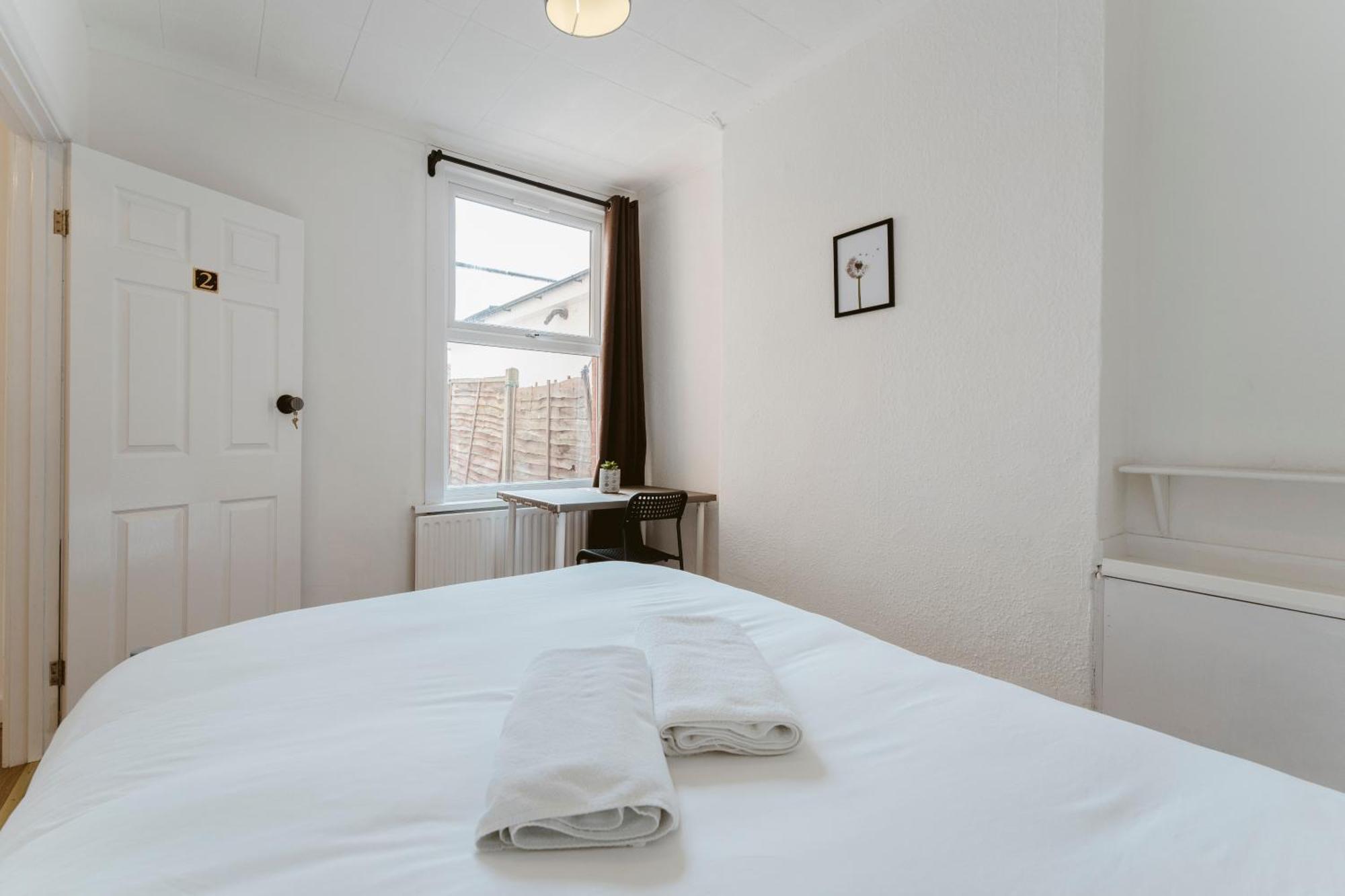 Manor House Great Rooms To Stay 런던 외부 사진
