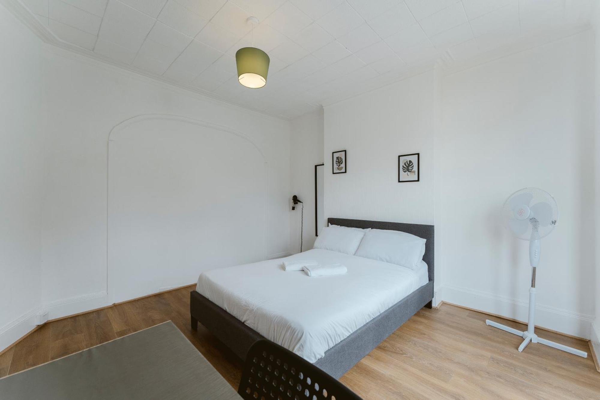 Manor House Great Rooms To Stay 런던 외부 사진