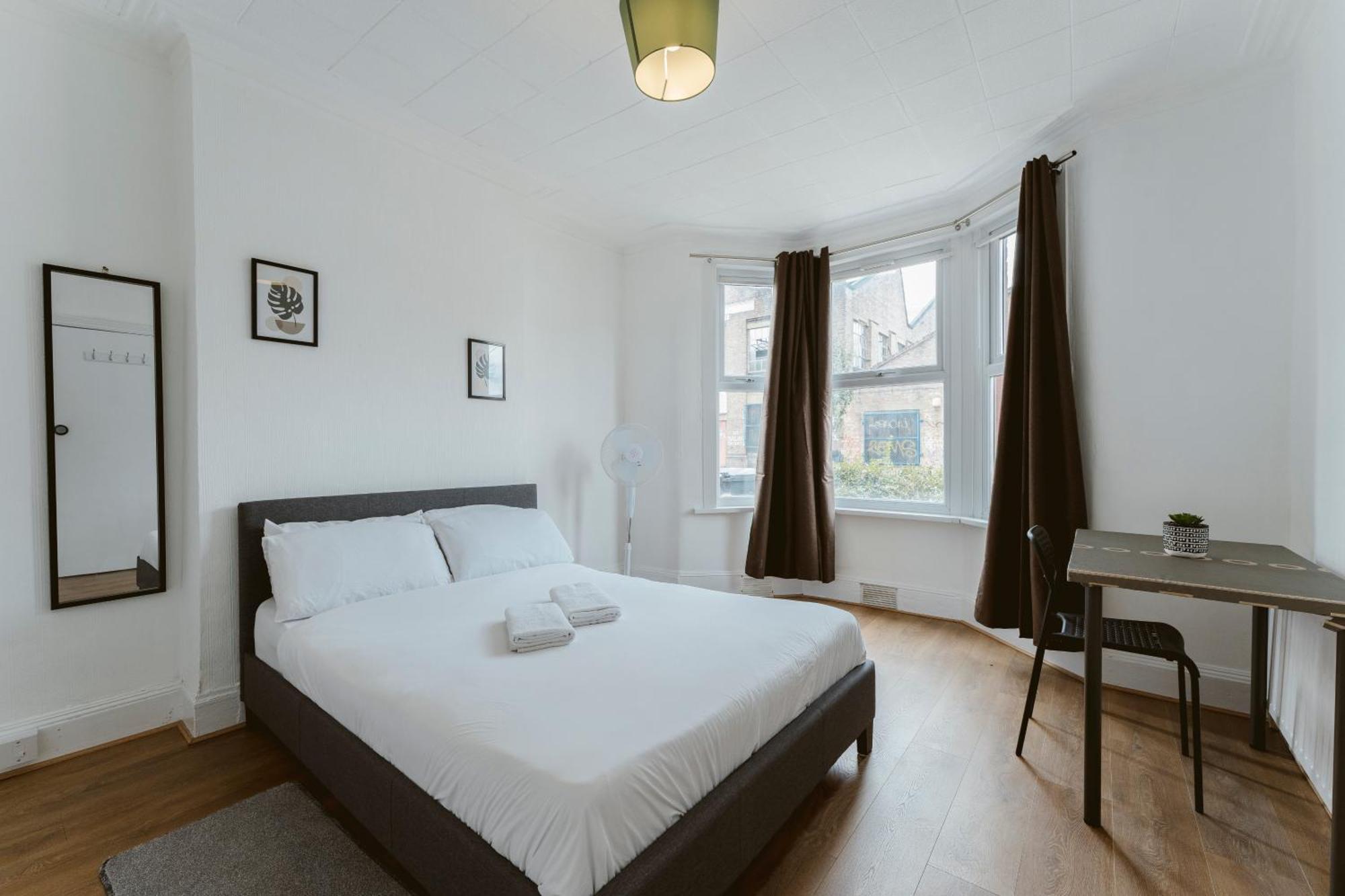 Manor House Great Rooms To Stay 런던 외부 사진