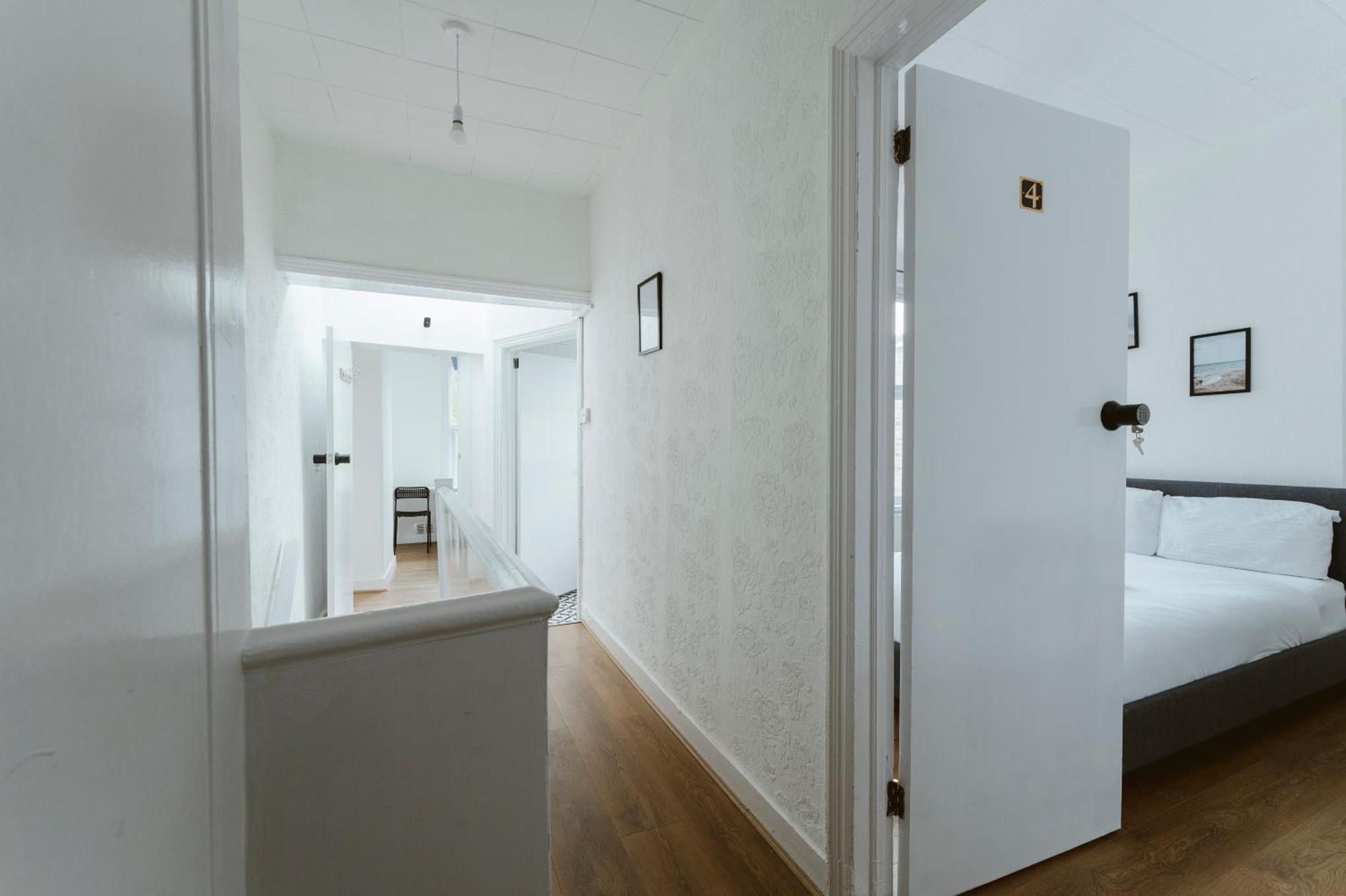 Manor House Great Rooms To Stay 런던 외부 사진