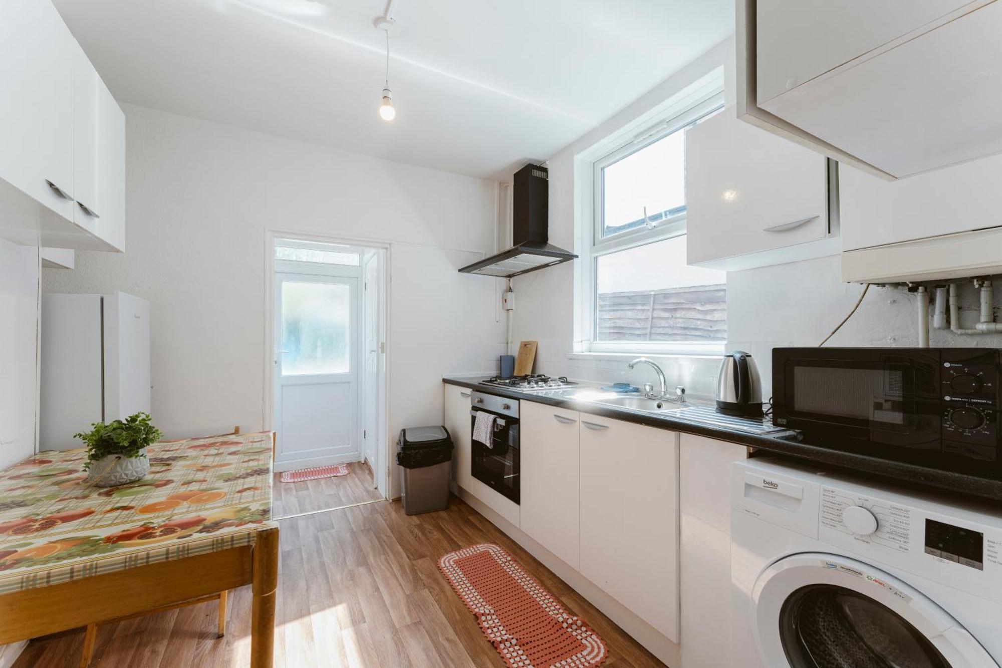 Manor House Great Rooms To Stay 런던 외부 사진