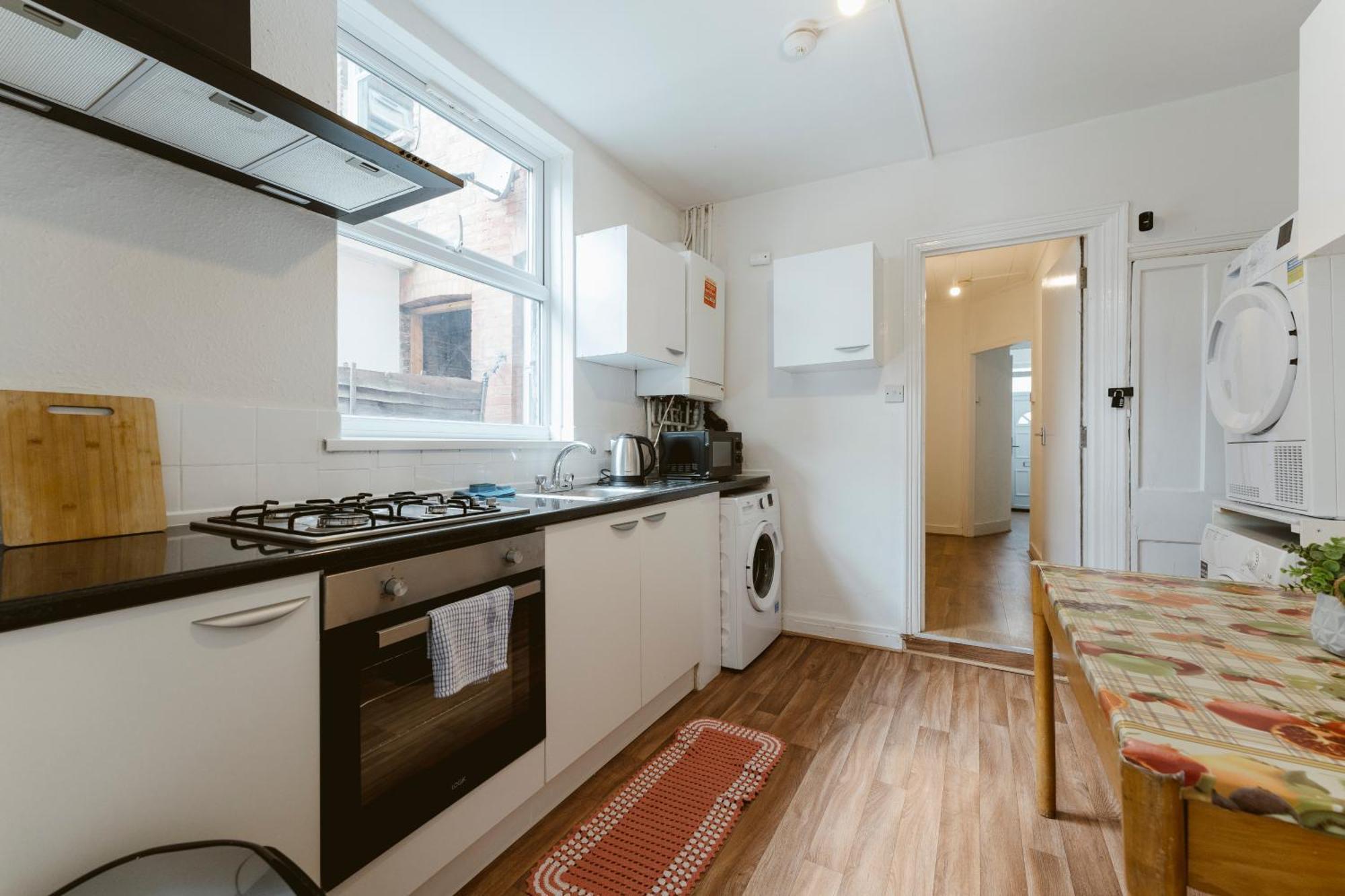 Manor House Great Rooms To Stay 런던 외부 사진